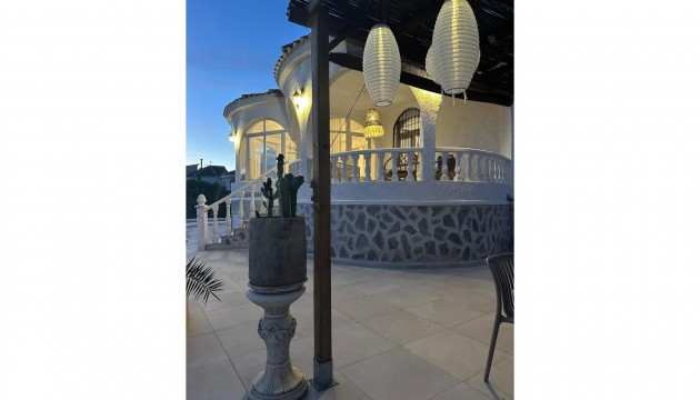 Перепродажа - отдельная вилла - Torrevieja