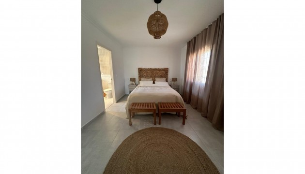 Перепродажа - отдельная вилла - Torrevieja