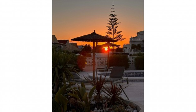 Перепродажа - отдельная вилла - Torrevieja