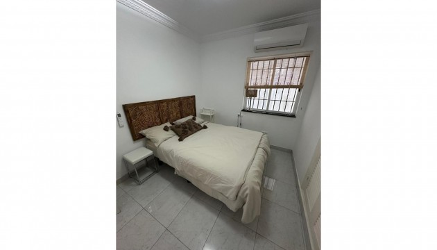 Перепродажа - отдельная вилла - Torrevieja