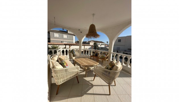 Перепродажа - отдельная вилла - Torrevieja