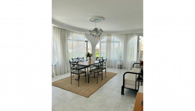 Перепродажа - отдельная вилла - Torrevieja