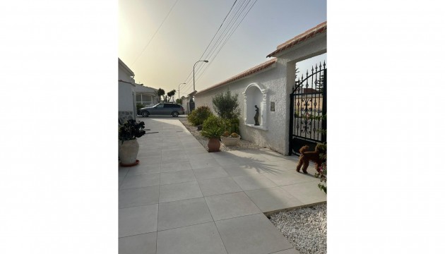 Перепродажа - отдельная вилла - Torrevieja
