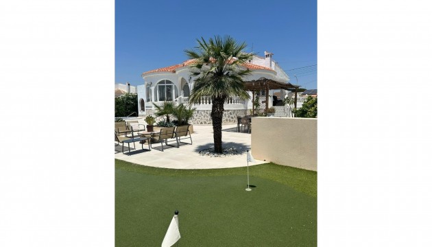 Перепродажа - отдельная вилла - Torrevieja