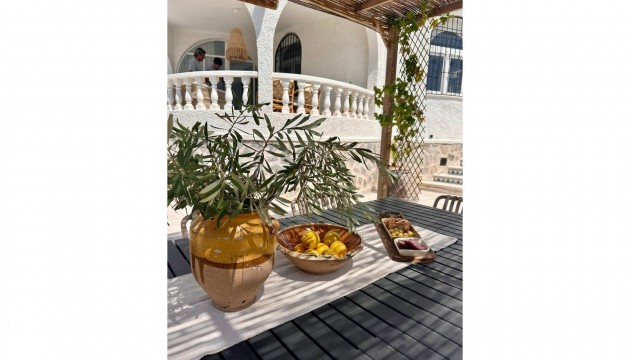 Перепродажа - отдельная вилла - Torrevieja