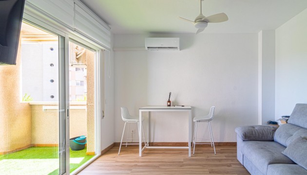 Resale - Apartment - Orihuela Costa - Campoamor