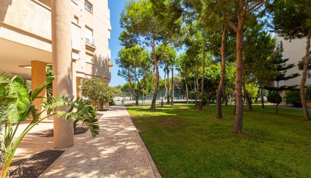 Resale - Apartment - Orihuela Costa - Campoamor
