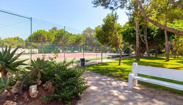 Resale - Apartment - Orihuela Costa - Campoamor