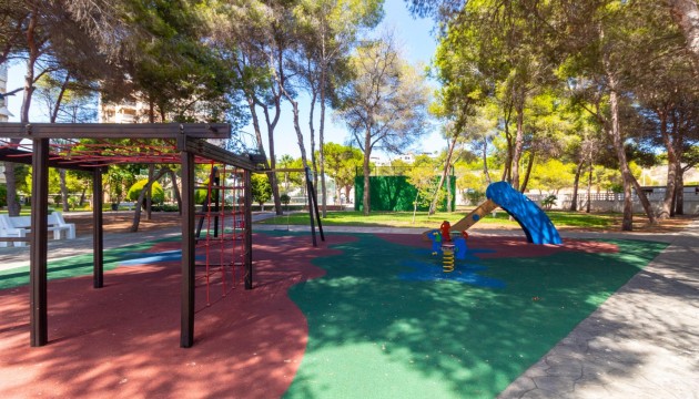 Resale - Apartment - Orihuela Costa - Campoamor