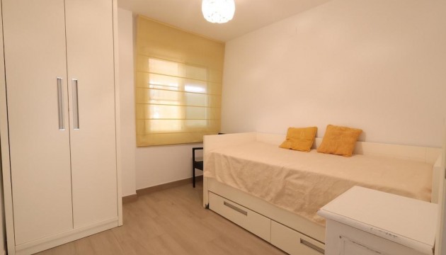 Resale - Apartment - Orihuela Costa - Campoamor