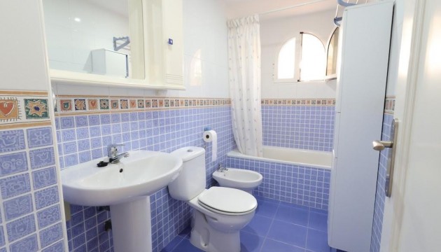 Resale - Apartment - Orihuela Costa - Campoamor