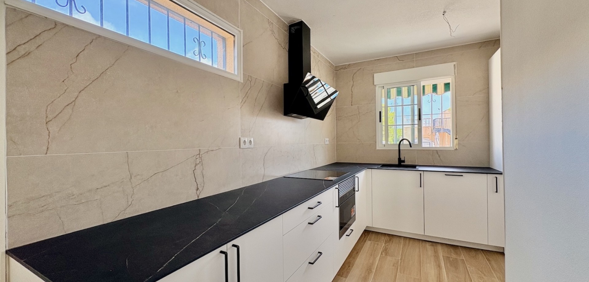 House in Los Balcones - Image 4