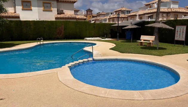 Wiederverkauf - Semi Detached Villa - Orihuela Costa - Lomas de Cabo Roig
