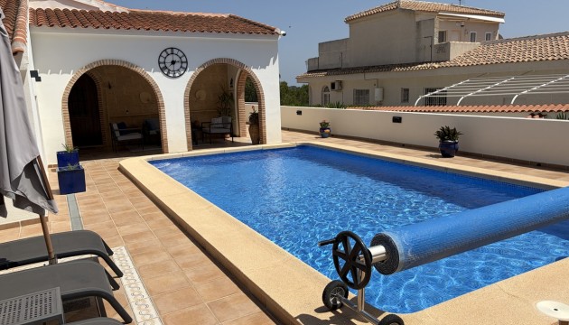 Herverkoop - Detached Villa - Pinar de Campoverde