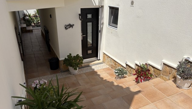 Herverkoop - Detached Villa - Pinar de Campoverde