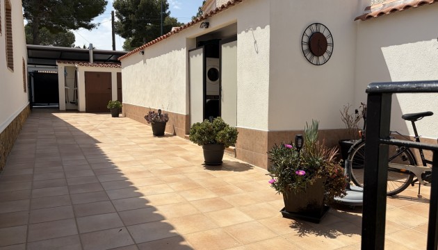 Herverkoop - Detached Villa - Pinar de Campoverde