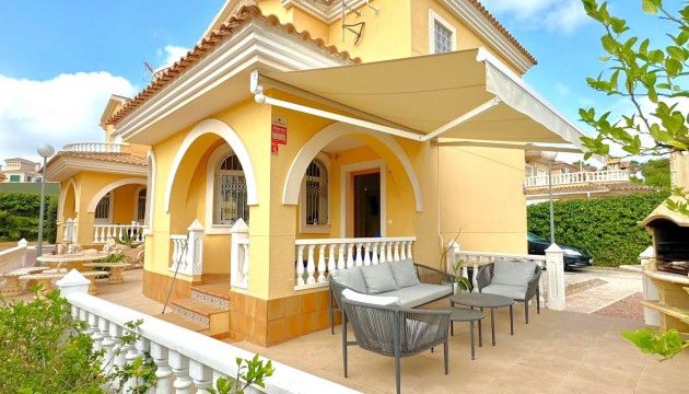 Videresalg - Detached Villa - Orihuela Costa - Villamartín