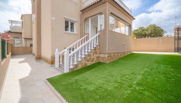 Odsprzedaż - Detached Villa - Orihuela Costa - Villamartín