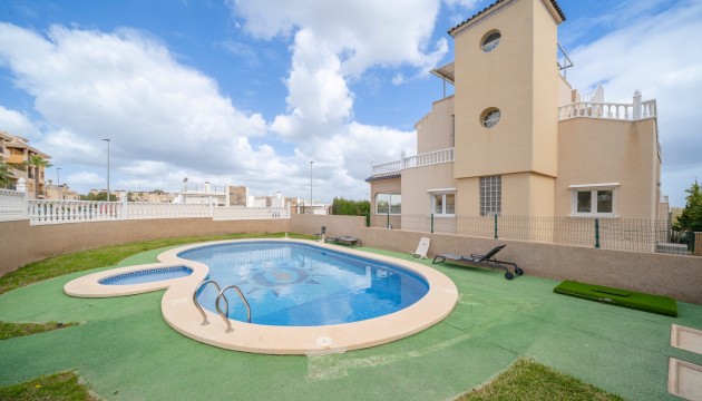 Odsprzedaż - Detached Villa - Orihuela Costa - Villamartín
