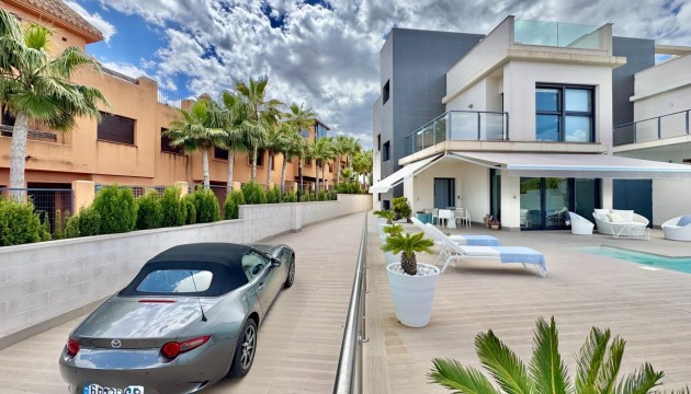 Reventa - Chalet Independiente - San Miguel de Salinas - Bellavista