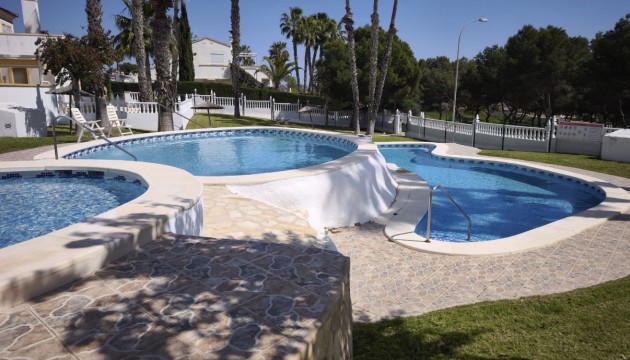 Resale - Bungalow - Orihuela Costa - Rioja