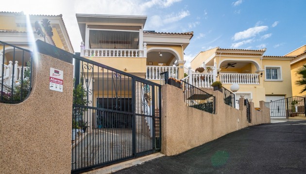 Begagnad - House - La Marina