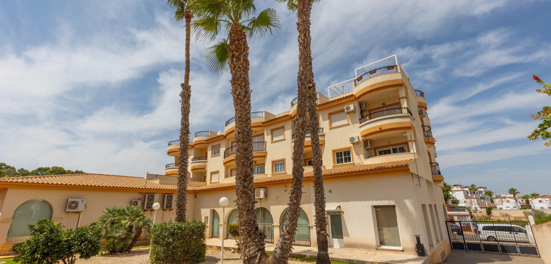 Apartment in Villamartin - Image 2