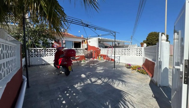 Odsprzedaż - Bungalow - Torrevieja - La Siesta - El Salado -  Torreta