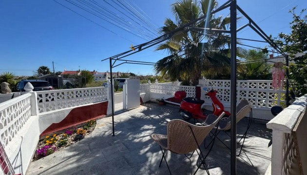 Odsprzedaż - Bungalow - Torrevieja - La Siesta - El Salado -  Torreta