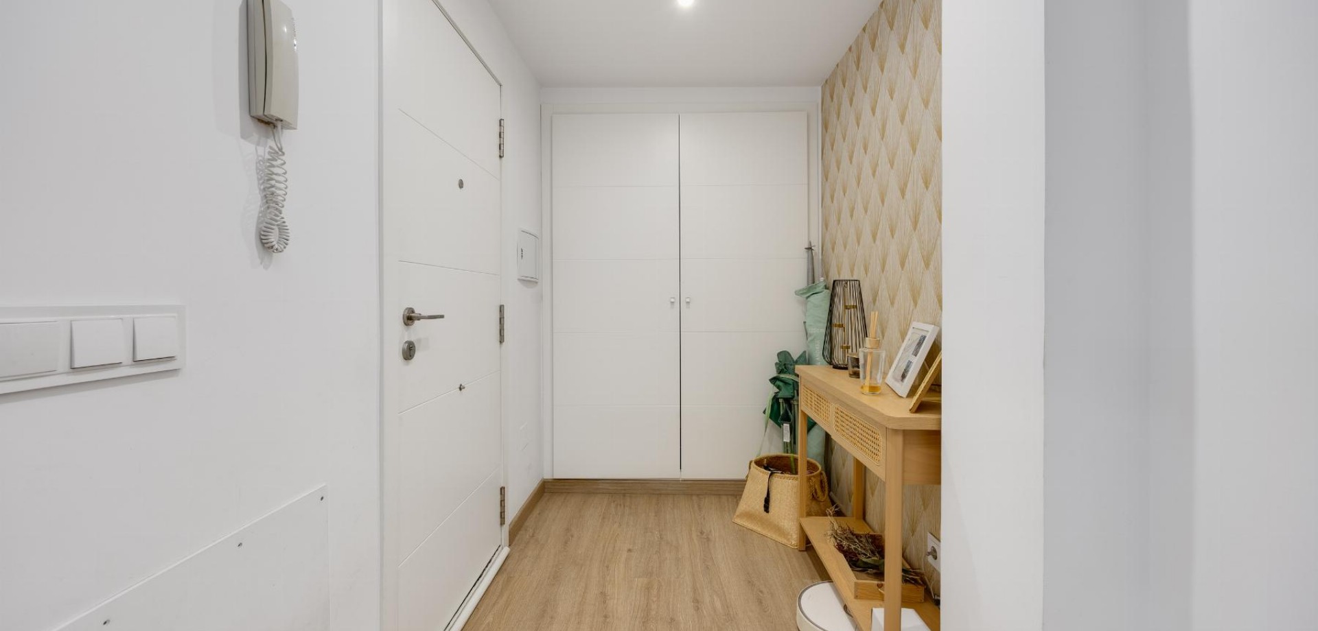 Apartment in Torrevieja - Image 2