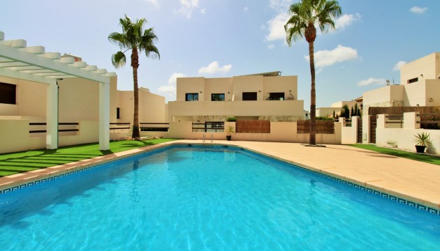Videresalg - Detached Villa - Orihuela Costa - Villamartín