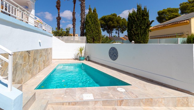 Videresalg - Detached Villa - Orihuela Costa - Villamartín