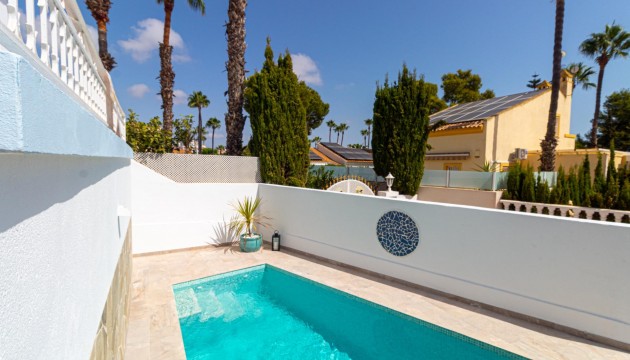 Videresalg - Detached Villa - Orihuela Costa - Villamartín