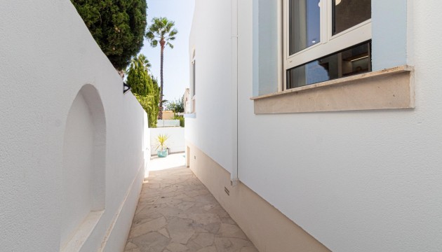Videresalg - Detached Villa - Orihuela Costa - Villamartín