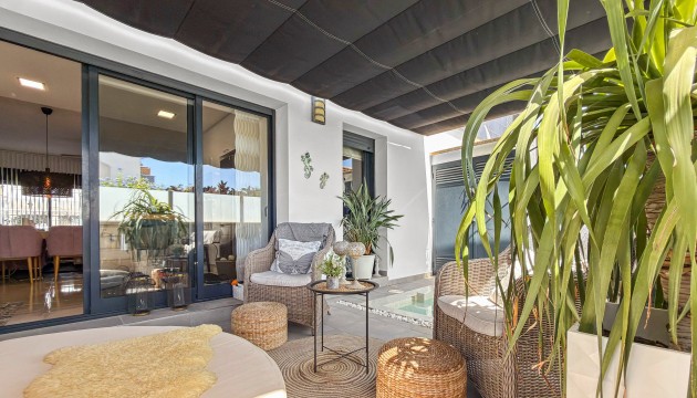 Resale - Apartment - Orihuela Costa - Villamartín