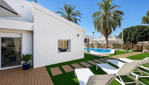Resale - Semi Detached Villa - Orihuela Costa - Punta Prima