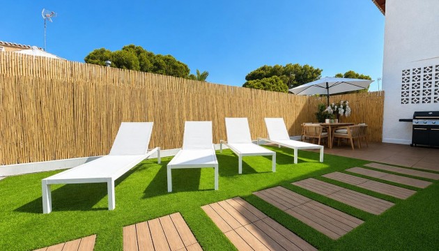 Resale - Semi Detached Villa - Orihuela Costa - Punta Prima
