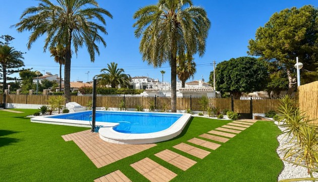 Resale - Semi Detached Villa - Orihuela Costa - Punta Prima