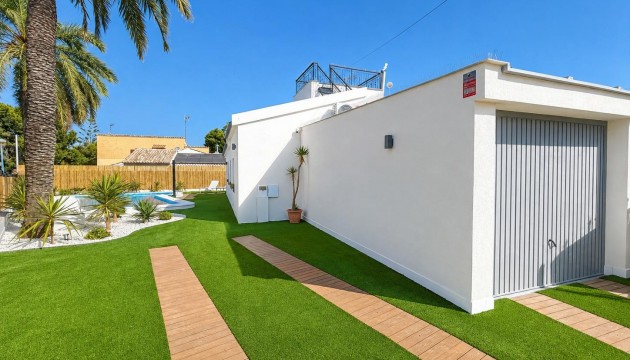 Resale - Semi Detached Villa - Orihuela Costa - Punta Prima