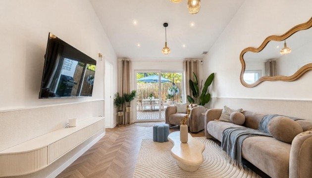 Resale - Semi Detached Villa - Orihuela Costa - Punta Prima
