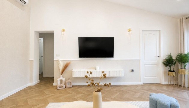 Resale - Semi Detached Villa - Orihuela Costa - Punta Prima