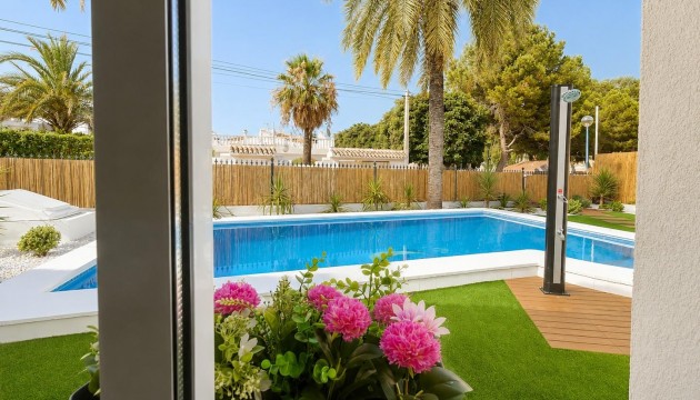 Resale - Semi Detached Villa - Orihuela Costa - Punta Prima