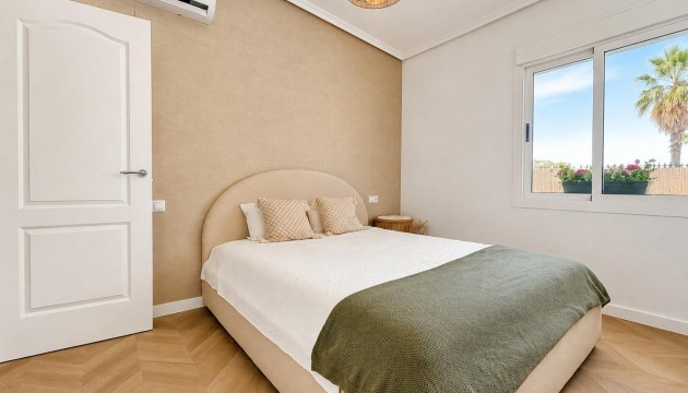 Resale - Semi Detached Villa - Orihuela Costa - Punta Prima