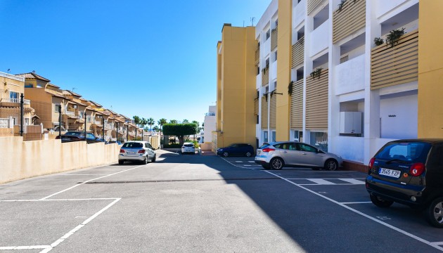 Resale - Apartment - Orihuela Costa - Villamartín
