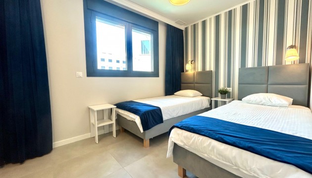 Resale - Apartment - Orihuela Costa - Campoamor