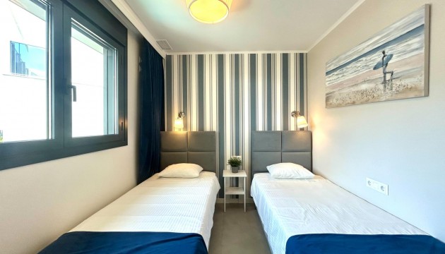 Resale - Apartment - Orihuela Costa - Campoamor