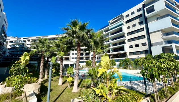 Resale - Apartment - Orihuela Costa - Campoamor