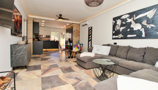 Resale - Detached Villa - Orihuela Costa - Villamartín