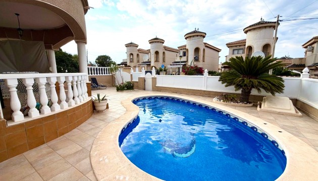Videresalg - Detached Villa - Orihuela Costa - Villamartín