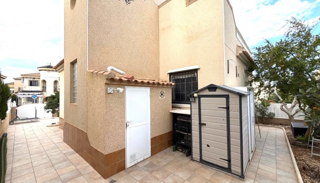 Videresalg - Detached Villa - Orihuela Costa - Villamartín